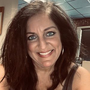 Meet your Posher, Lorie